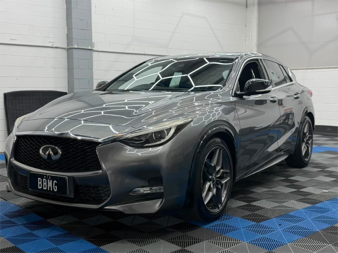 2017 Infiniti Q30 Sport
