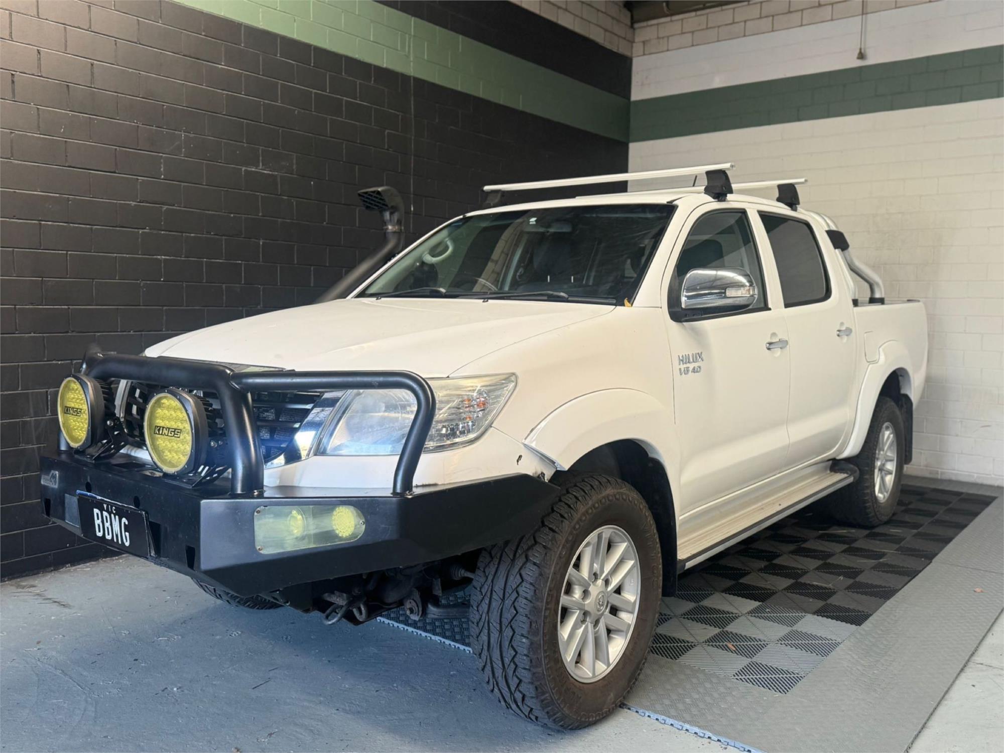 2011 Toyota Hilux SR5 — photo 1 of 19