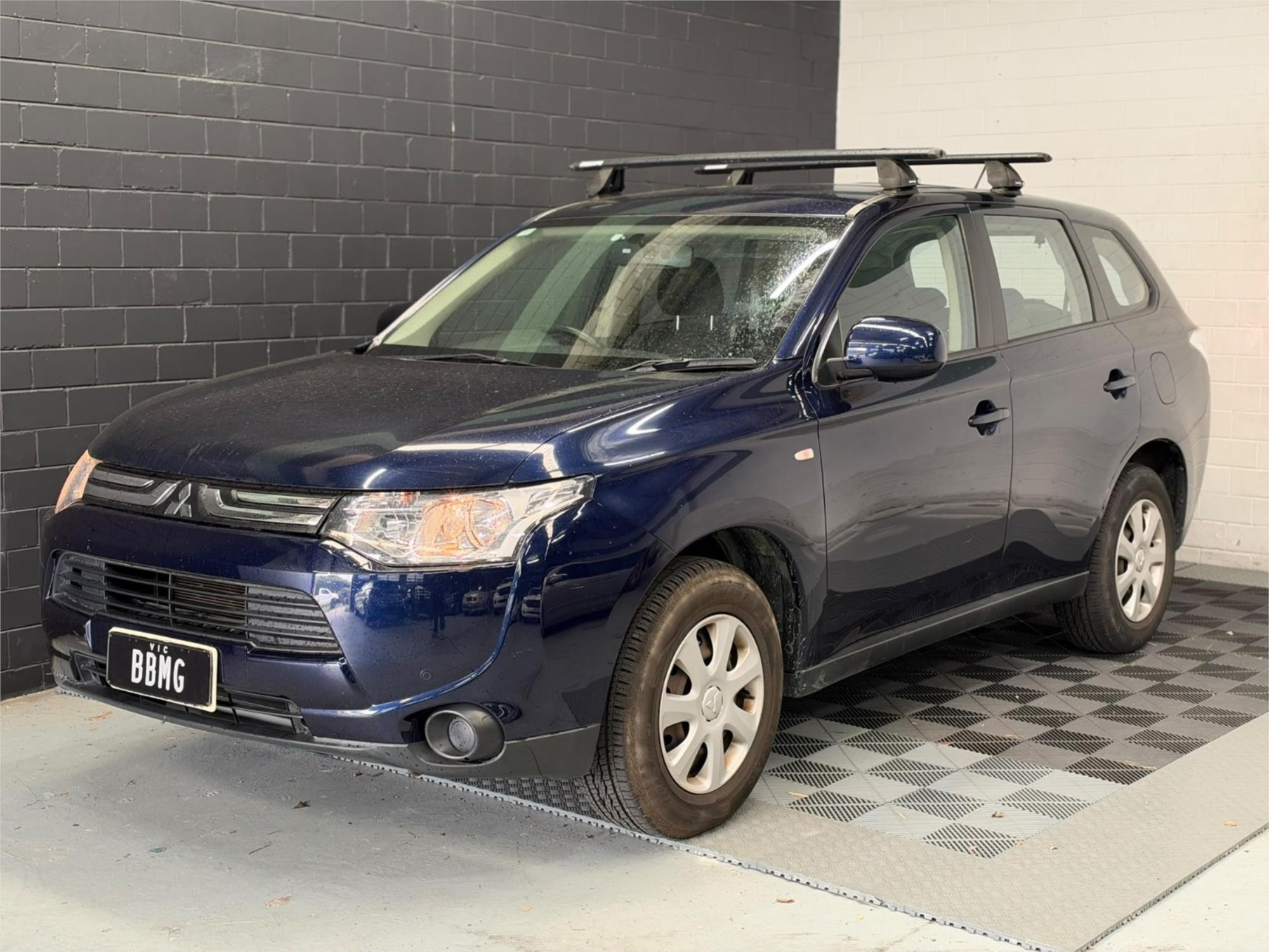 2013 Mitsubishi Outlander ES — photo 1 of 9